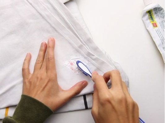 Cách tẩy vết bẩn trên quần áo